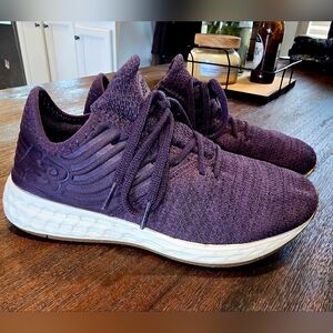 Womens New Balance (sz: 7.5)